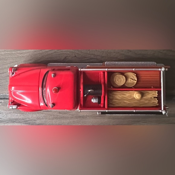 Hallmark 2023 NEW 1956 Dodge Fire Engine #21 Fire Brigade Christmas Ornament - Picture 8 of 11